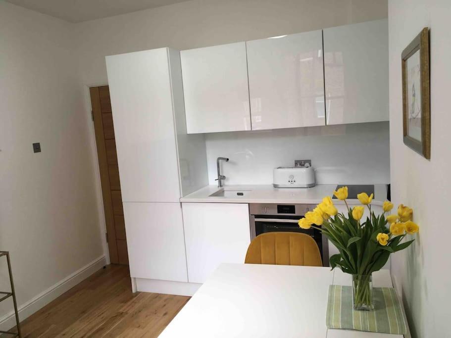 Newly Refurbished 2-Bedroom Flat In Notting Hill Λονδίνο Εξωτερικό φωτογραφία